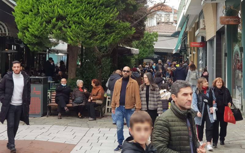 “Πλημμύρισε” κόσμο η αγορά της Βέροιας