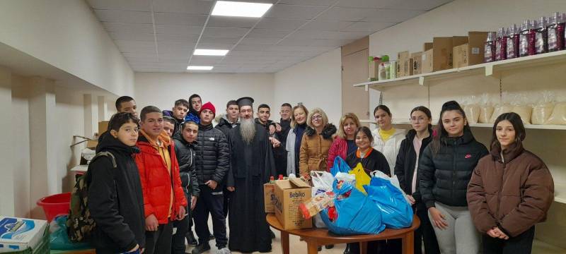 Μαθητές γυμνασίου ενίσχυσαν με τρόφιμα το Κοινωνικό Παντοπωλείο της Υπαπαντής