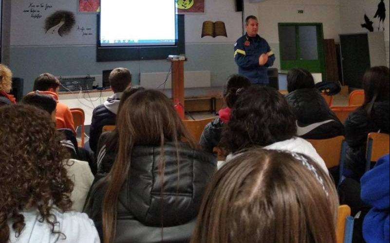 Μαθητές του 1ου ΓΕΛ Βέροιας ενημερώθηκαν από την Πυροσβεστική Υπηρεσία για αντιμετώπιση εκτάκτων αναγκών