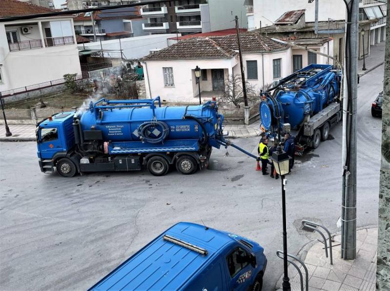 Συνεχίζονται οι εργασίες έμπροσθεν του Δημαρχείου Αλεξάνδρειας