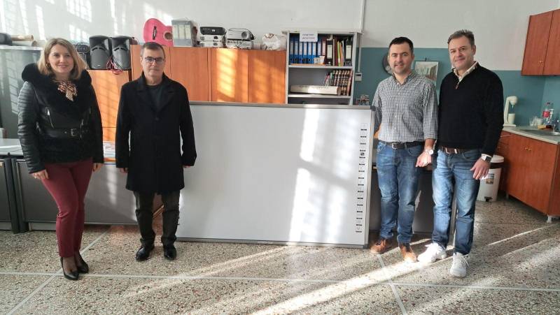 Διαδραστικό πίνακα δώρισε στο 6ο Δημοτικό Σχολείο Βέροιας το Κέντρο Δια Βίου Μάθησης ΕΚΕΔΙΜ Θεοχαρόπουλος