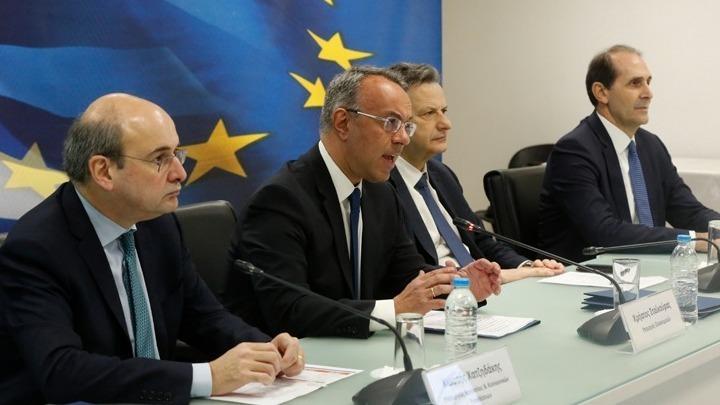 Επτά παρεμβάσεις για συνταξιούχους, οφειλέτες, αγρότες