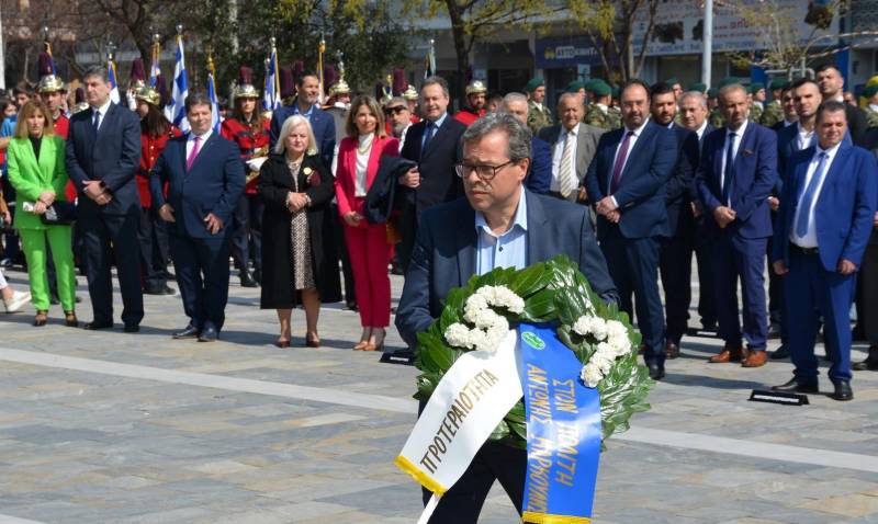 Ένα στεφάνι και για τα Τέμπη