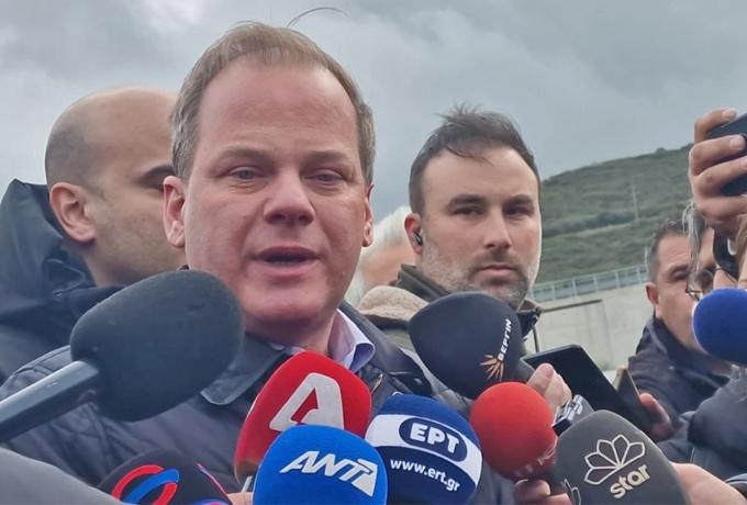 Παραιτήθηκε ο υπουργός Μεταφορών Κώστας Καραμανλής μετά το πολύνεκρο δυστύχημα στα Τέμπη