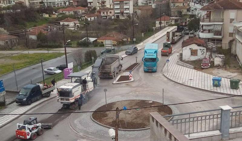 Ασφαλτοστρώνονται οι κυκλικοί κόμβοι στον Προμηθέα – Κλειστό τμήμα της Ακροπόλεως