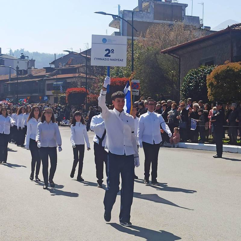 Με την δέουσα επισημότητα τιμήθηκε στη Νάουσα η επέτειος της 25ης Μαρτίου
