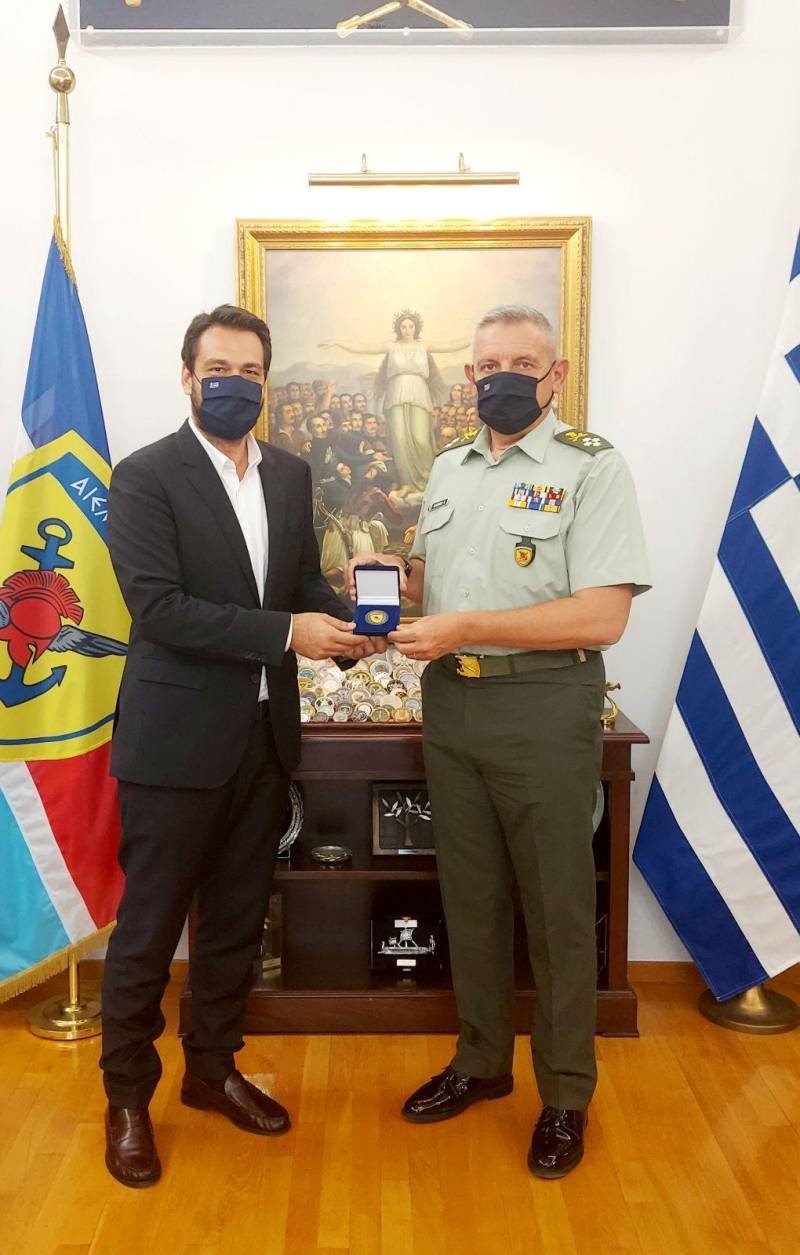 Τάσος Μπαρτζώκας: με τον αρχηγό ΓΕΕΘΑ Κωνσταντίνο Φλώρο,  για την δημιουργία προσωρινής γέφυρας στο ρέμα «Κρασοπούλι»