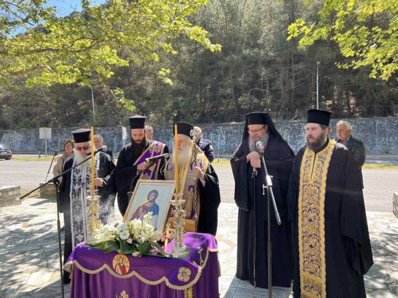 Επιμνημόσυνη δέηση και τρισάγιο στα Τέμπη για τους 21 αδικοχαμένους μαθητές