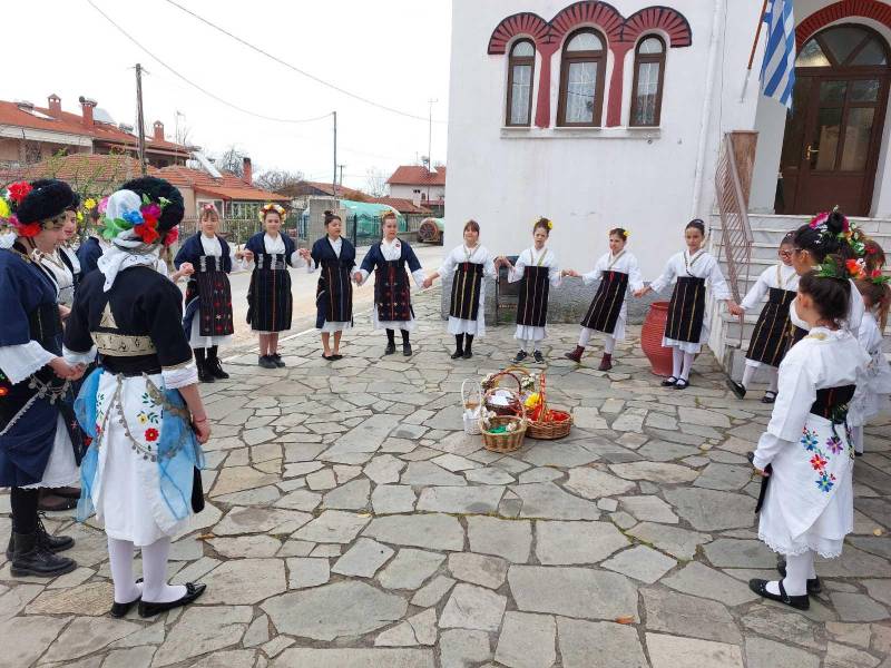 Βγήκαν οι Λαζαρίνες στην Βεργίνα