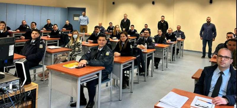 Το προεδρείο της Ένωσης Αξιωματικών Ελληνικής Αστυνομίας Κεντρικής Μακεδονίας στην Σχολή της Βέροιας