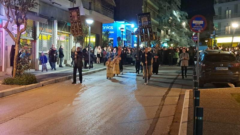 Με πολύ κόσμο η περιφορά των Επιταφίων στην Βέροια