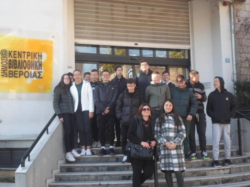 Μαθητές του Γυμνασίου Βεργίνας στην Δημόσια Βιβλιοθήκη και το Δημαρχείο