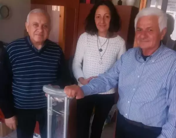 Πατερίτσες δώρισε στο Κοινωνικό Φαρμακείο Αλεξάνδρειας ο Σύλλογος Παραπληγικών Πέλλας