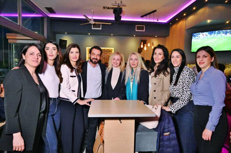 Τάσος Μπαρτζώκας: Η νεολαία γεμίζει τα μαγαζιά για χάρη του!