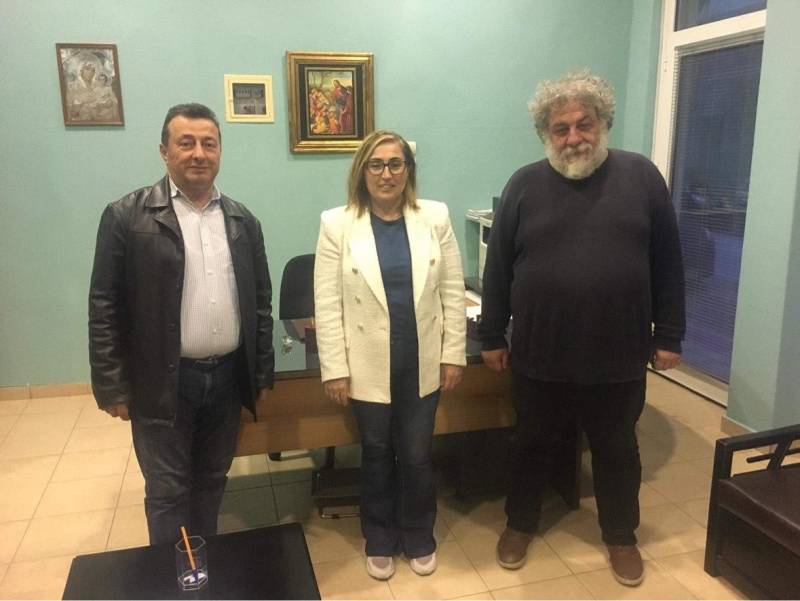 Η υποψήφια βουλευτής Στέλλα Αραμπατζή στον Σύλλογο Πολυτέκνων