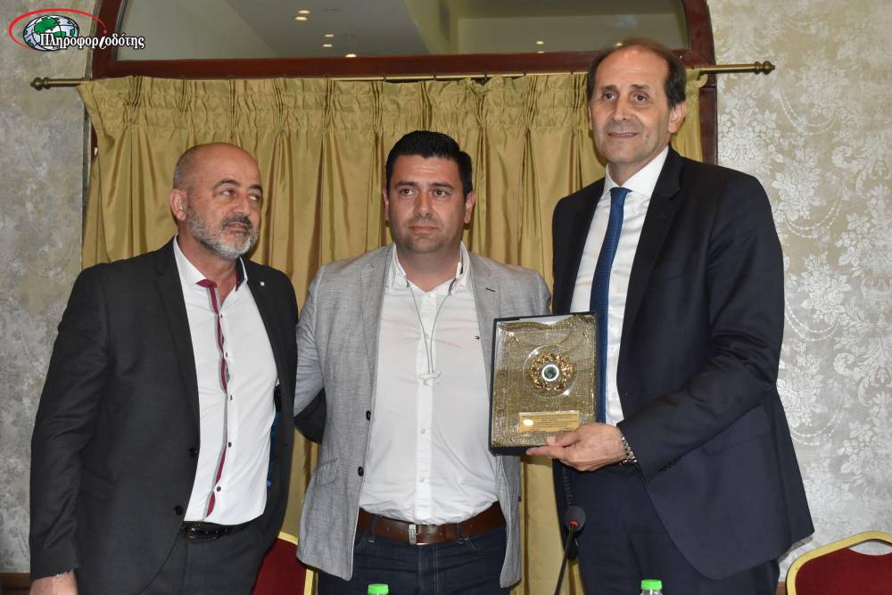 Τον Απόστολο Βεσυρόπουλο τίμησε η Ομοσπονδία Επιχειρηματιών Τουρισμού Ιδιοκτητών Τουριστικών Γραφείων & Λεωφορείων Ελλάδος