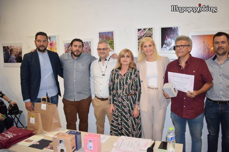 “Ανθισμένες ροδακινιές”: Βραβεύτηκαν οι νικητές των διαγωνισμών φωτογραφίας και ποίησης (φωτογραφίες)