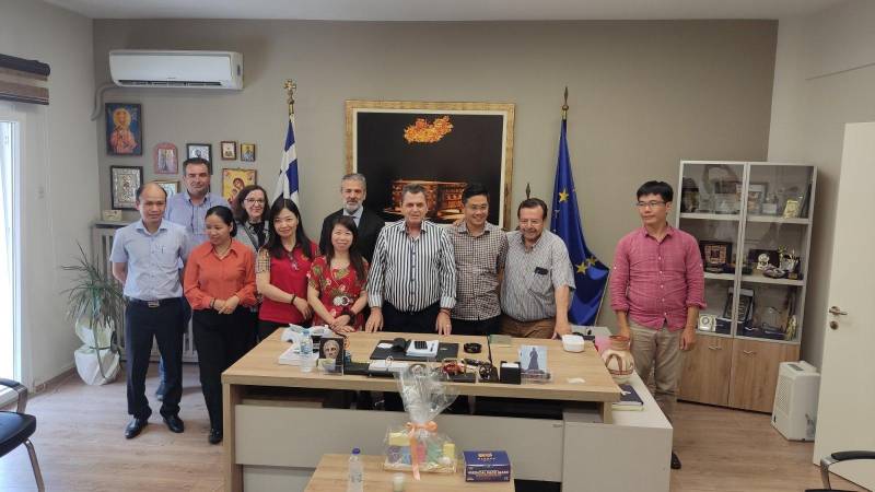 Κρατικοί αντιπρόσωποι από το Βιετνάμ στην Βέροια