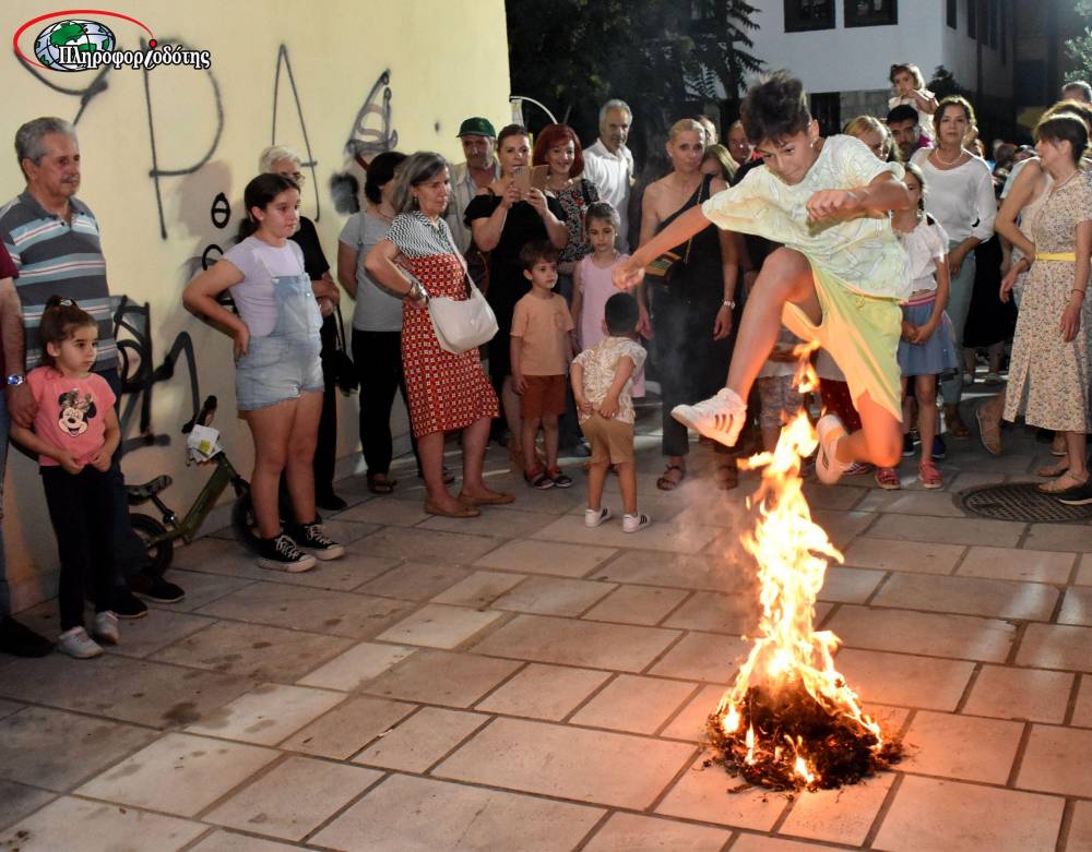 Άναψαν και φέτος οι Φωτιές στην Κυριώτισσα (φωτογραφίες, βίντεο)