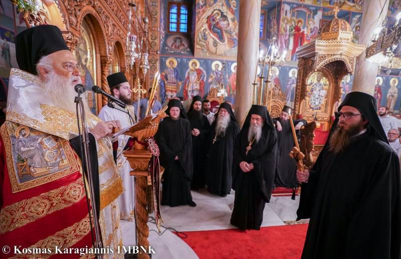 Με λαμπρότητα ο Εσπερινός του Αγίου Παντελεήμονος στην Ι. Μ. Παναγίας Δοβρά – Κουρά Μοναχού