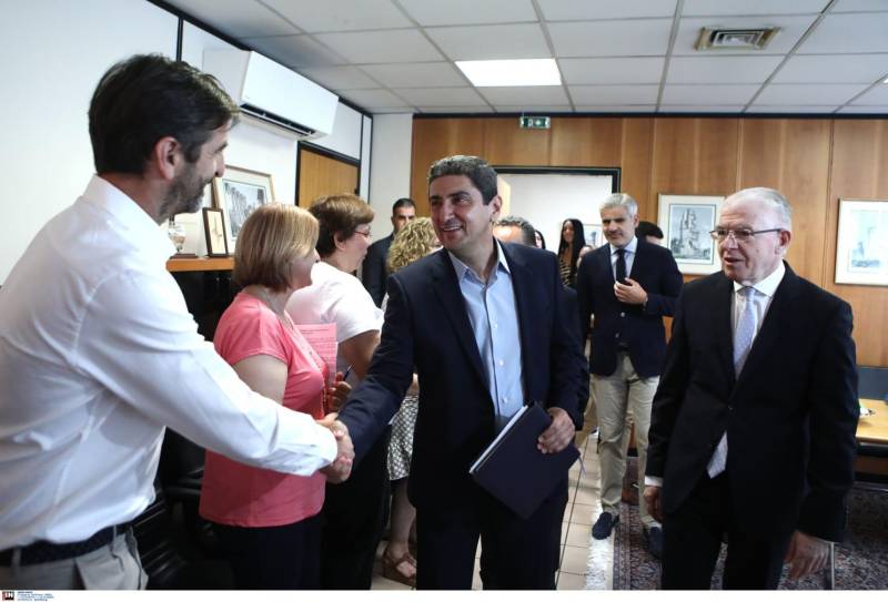 Επίσκεψη Αυγενάκη στον ΕΛΓΑ