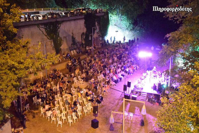 Μουσική παράσταση με αγαπημένα λαϊκά τραγούδια στον Τριπόταμο (φωτογραφίες, βίντεο)