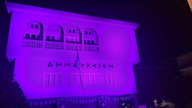 Συμβολική φωταγώγηση του δημαρχείου Νάουσας και ενημερωτική δράση για την Πρόληψη του Καρκίνου του Μαστού