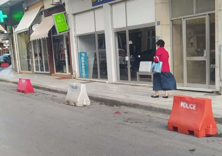 Παρεμβάσεις της Τροχαίας σε πεζοδρόμους, θέσεις φορτοεκφόρτωσης και σημεία που εμποδίζεται η κυκλοφορία