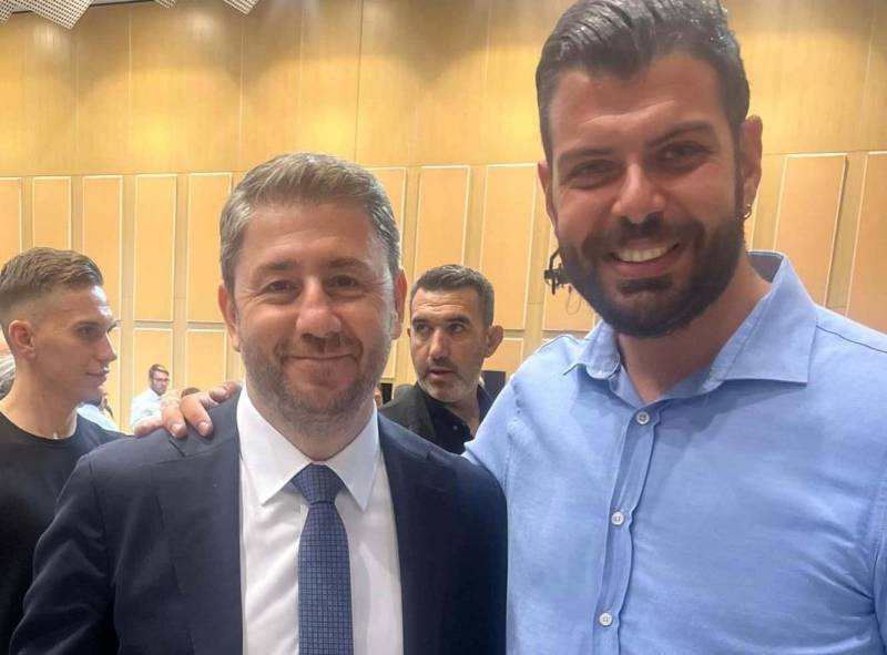 Συνάντηση των γραμματέων των Νομαρχιακών Επιτροπών του ΠΑΣΟΚ με τον Ανδρουλάκη