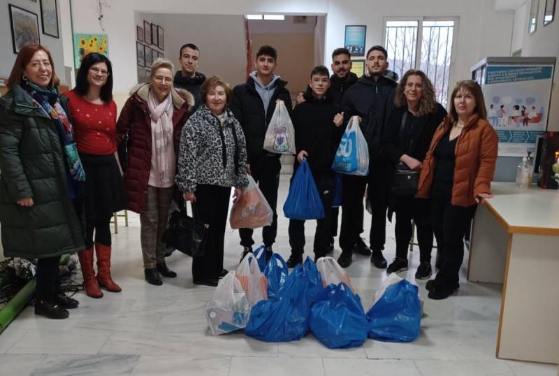 Σχολεία ενίσχυσαν με τρόφιμα την Φιλόπτωχο Βέροιας
