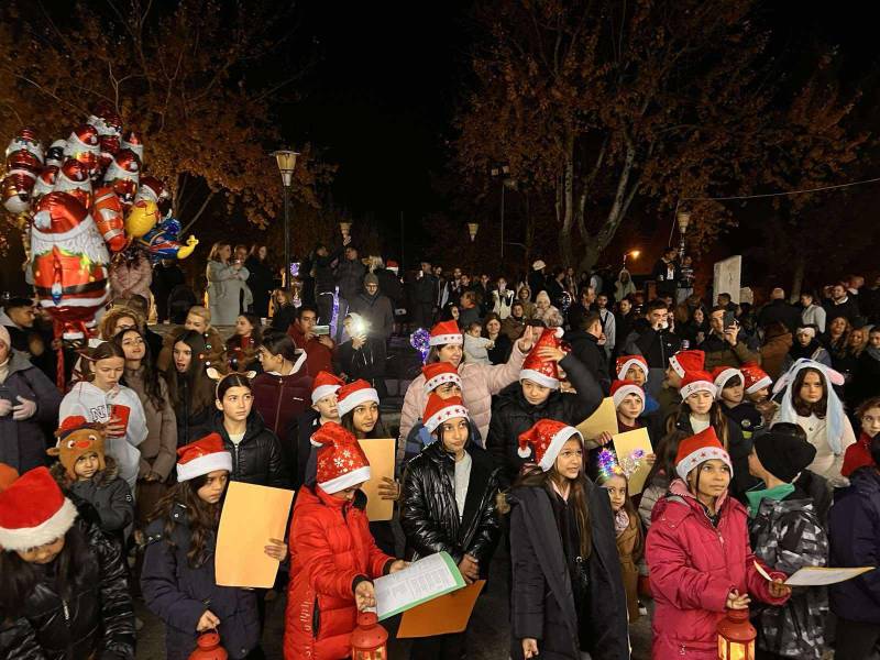 Άναψε το Χριστουγεννιάτικο δένδρο στην Κουλούρα