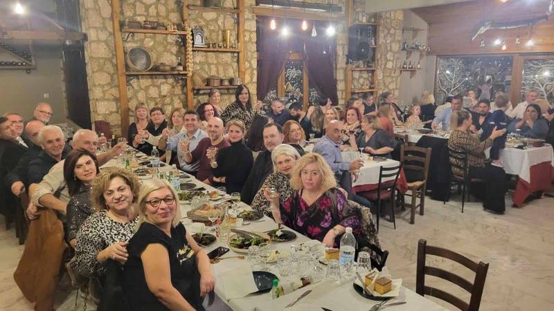 Το χορευτικό τμήμα του Συλλόγου Μικρασιατών Ημαθίας έκοψε την βασιλόπιτα