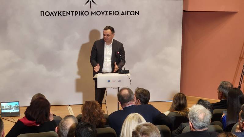 Χαιρέτισε τα εγκαίνια του Ανακτόρου εξ αποστάσεως η Λίνα Μενδώνη