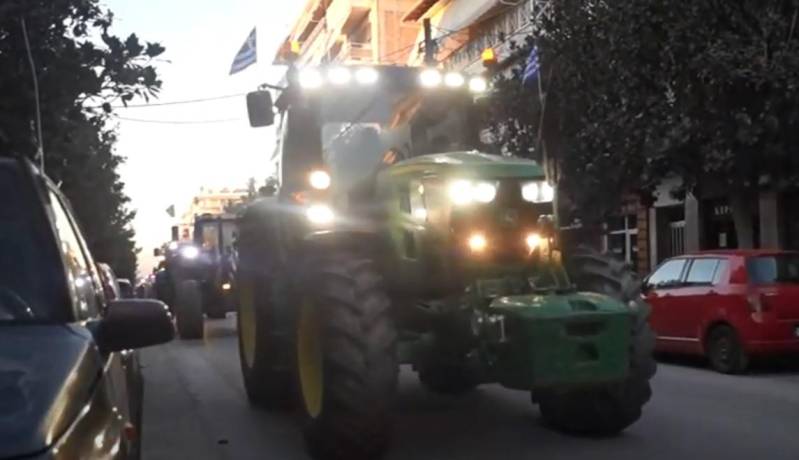 Πορεία με τρακτέρ πραγματοποίησαν στην Αλεξάνδρεια οι αγρότες