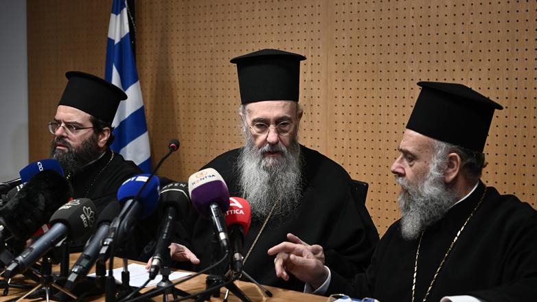 Ομόφωνο «όχι» της εκκλησίας για τον γάμο και την τεκνοθεσία ομόφυλων ζευγαριών
