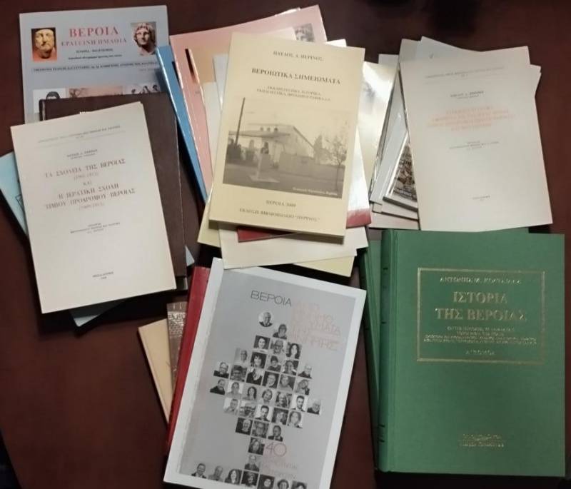 Δωρεά βιβλίων του Παύλου Πυρινού στην Βιβλιοθήκη του Δημοτικού Σχολείου Κουλούρας