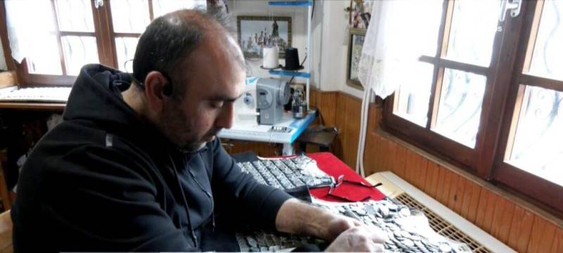 Ράβοντας στολές για γενίτσαρους και μπούλες