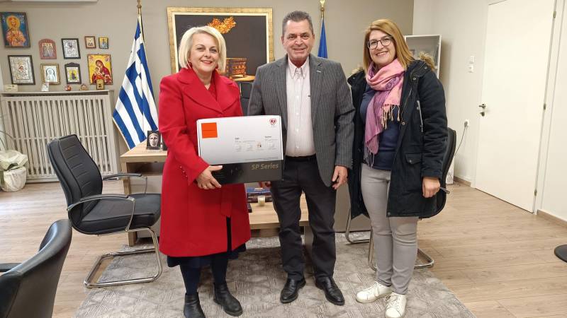 Έναν απινιδωτή δώρισε στους Αιμοδότες της Νέας Νικομήδειας ο Κώστας Καλαϊτζίδης