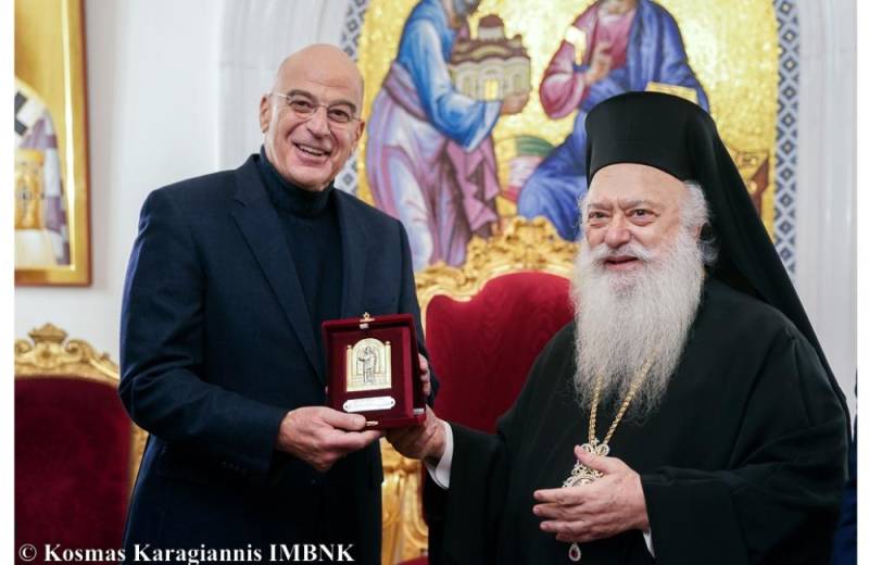 Εθιμοτυπική επίσκεψη του Υπουργού Εθνικής Αμύνης στον Μητροπολίτη