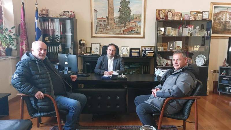 Ασφαλτόστρωση αγροτικών δρόμων στα αγροκτήματα Σφηκιάς και Ριζωμάτων