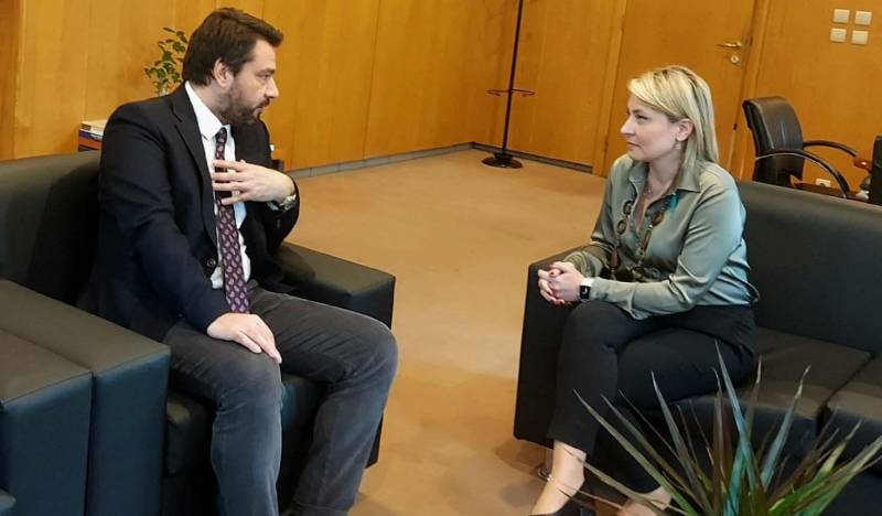 Ο Τάσος Μπαρτζώκας στην Υφυπουργό Μεταφορών, Χ. Αλεξοπούλου, για “Θέσεις Φόρτισης Παντού”, “Πράσινα ταξί” και θέματα των μεταφορών