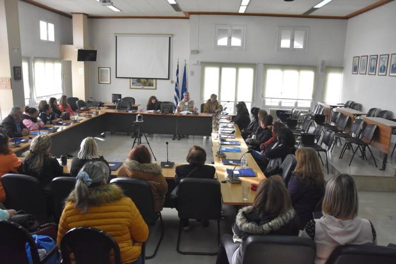 Σύσκεψη με τις σχολικές καθαρίστριες του δήμου Νάουσας
