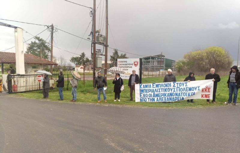 Παρέμβαση του ΚΚΕ στο στρατόπεδο του Κέντρου Εκπαίδευσης Αεροπορίας Στρατού στο Παλαιοχώρι