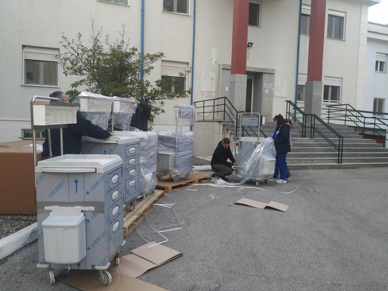 Νοσοκομείο Νάουσας: Τέσσερα τροχήλατα καρότσια νοσηλείας δωρεά από τους Φίλους του Νοσοκομείου