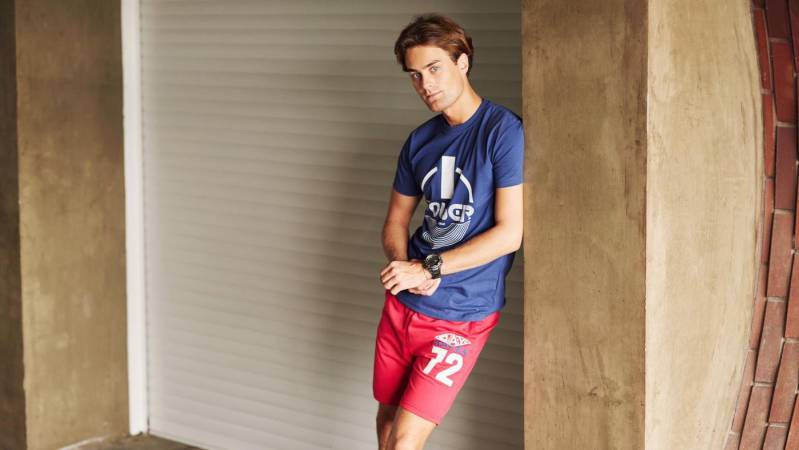 Ανδρικά T-shirts ως πιτζάμες: Cool, εναλλακτικές και μοντέρνες επιλογές