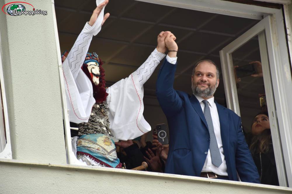 Με πολύ κόσμο το έθιμο “Γενίτσαροι και Μπούλες” στη Νάουσα
