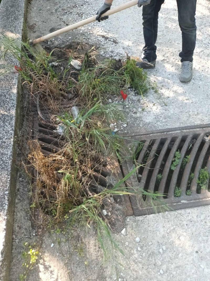 Εργασίες ελέγχου και καθαρισμού σχαρών ομβρίων υδάτων και φρεατίων από την ΔΕΥΑ Νάουσας