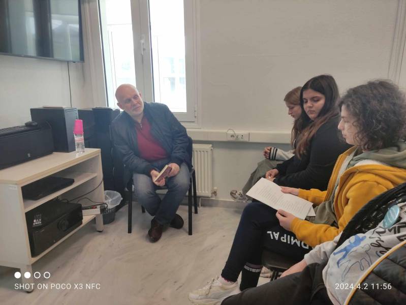 Τον ποιητή Δημήτριο Παπαστεργίου συνάντησαν οι «Βιβλιοφάγοι» του Γυμνασίου Μακροχωρίου