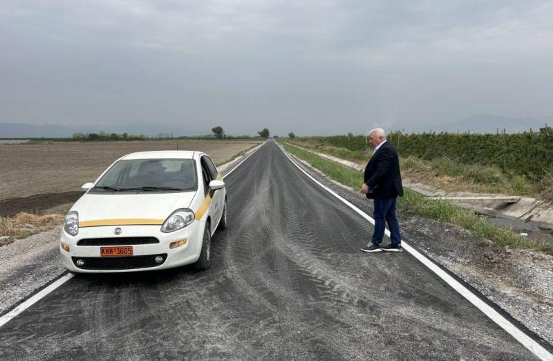 Συνεχίζονται οι ασφαλτοστρώσεις στο αγροτικό οδικό δίκτυο του Δήμου Αλεξάνδρειας