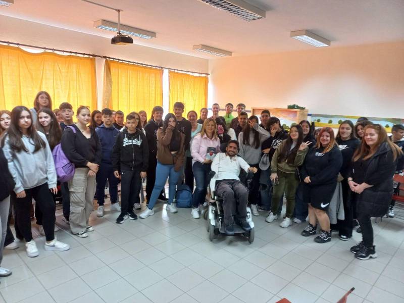 Ο συγγραφέας Δημήτρης Αντωνίου επισκέφτηκε το Γυμνάσιο Τρικάλων Ημαθίας